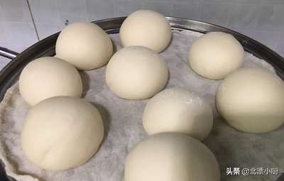 发面时，必须掌握的“8大技巧”，个个松软可口，不回缩不塌陷