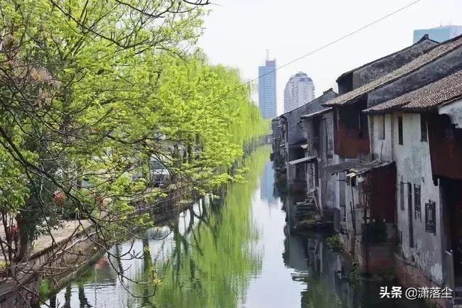 描写江南美景的句子