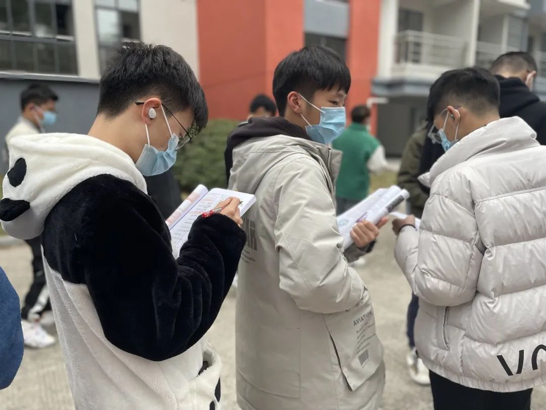 大学生迎来“好消息”，3类学生“免试”教资，官方给出肯定回应