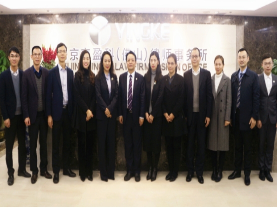 这些工作看起来年薪几十万，实际上工资并不高，空姐也不例外