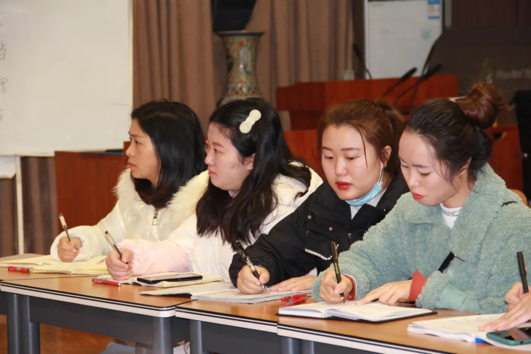 成都市双流区九江小学:名师送教搭平台 微班会课促成长