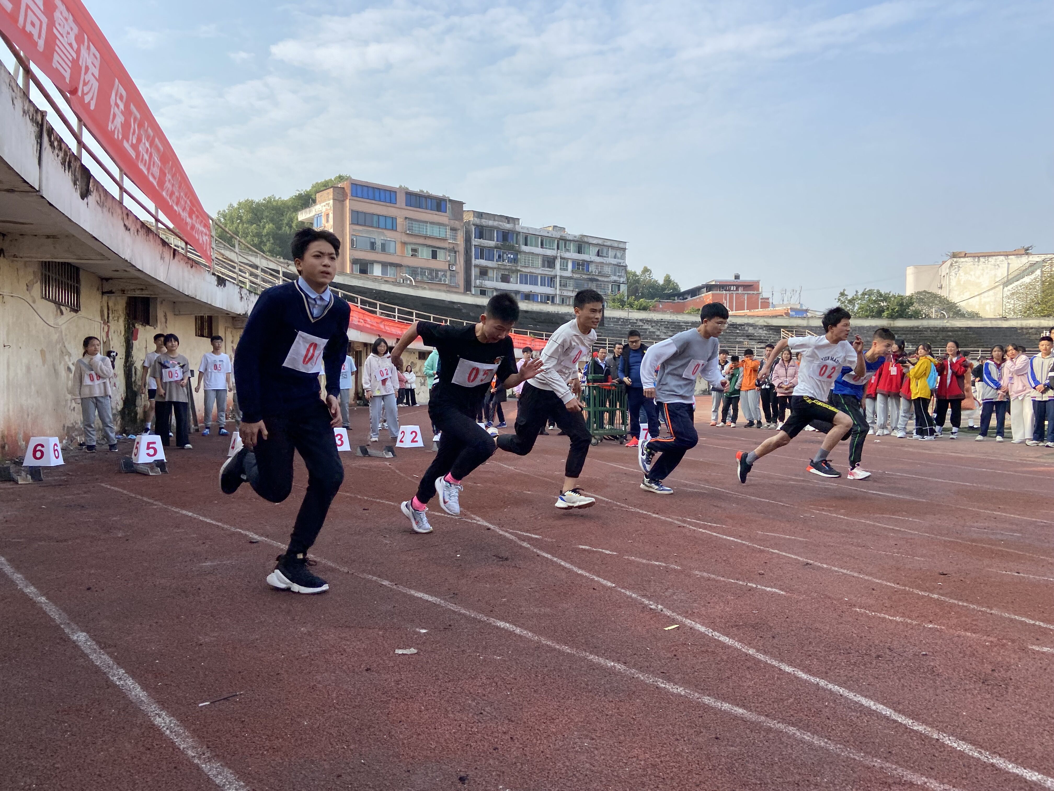 泸州合江中学2021田径运动会火热进行中(图3)