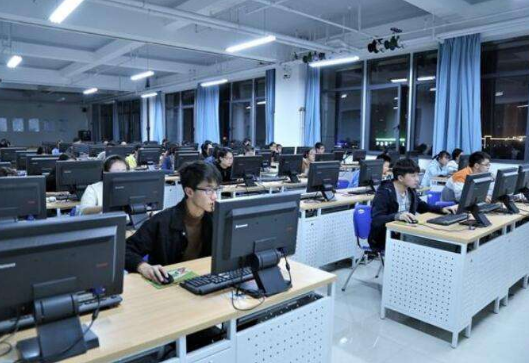 交大高金22年推免生公布，9成都是名校生，不料评论区里骂声一片