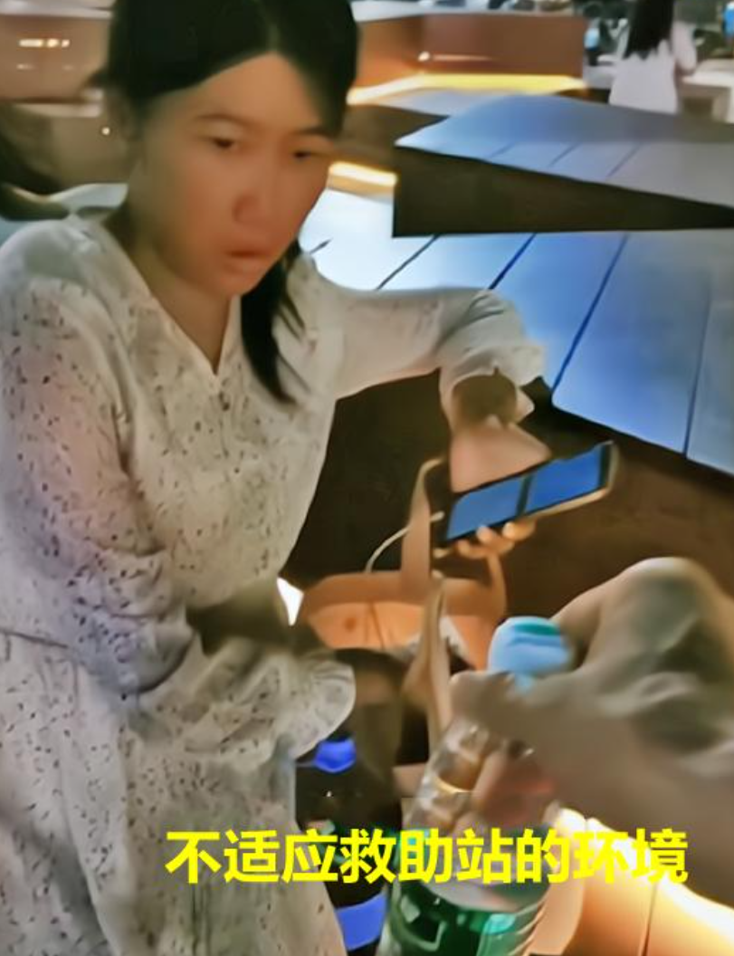 女大学生流浪深圳街头不想打工，问其原因：想做个白领