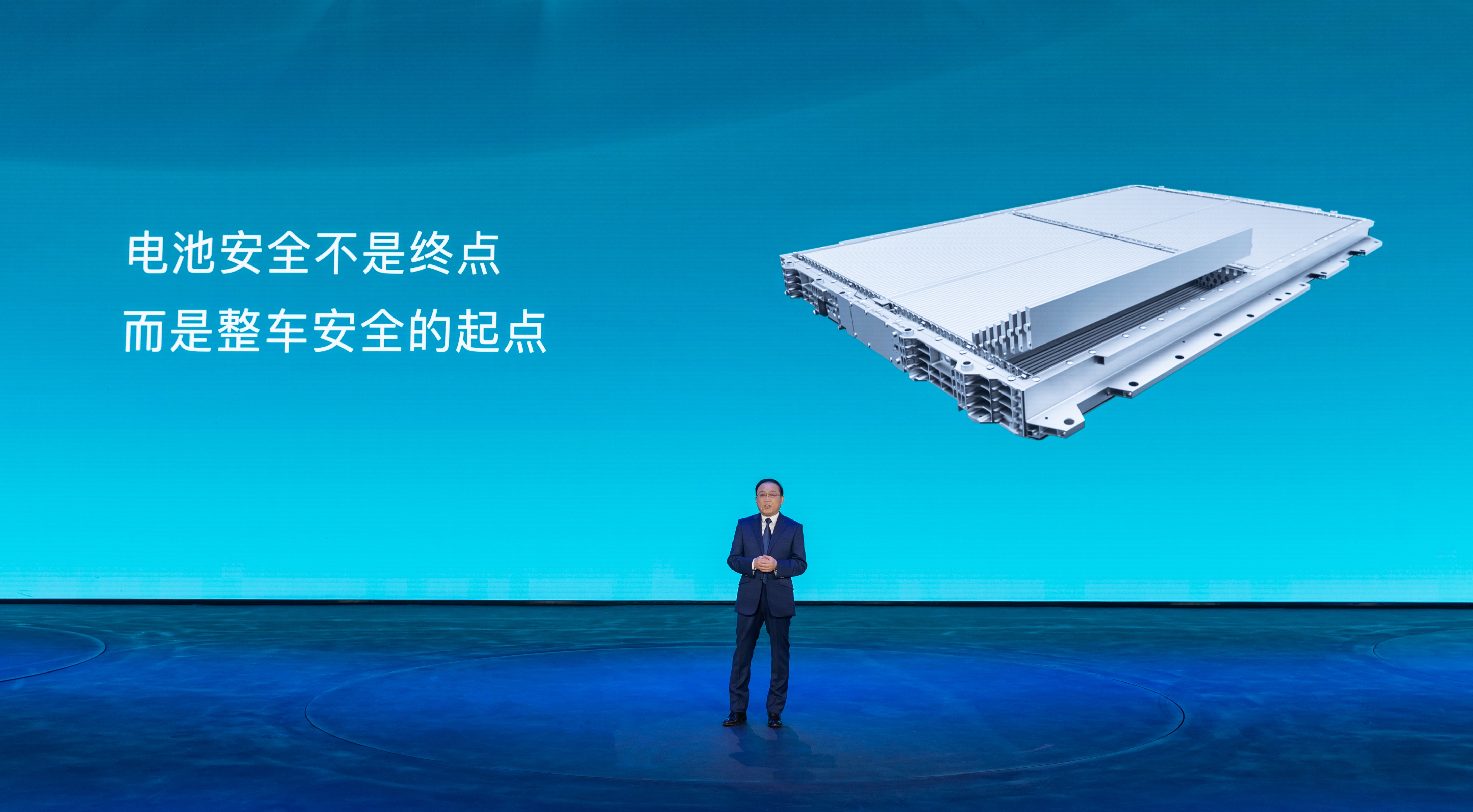 黑科技拉满，纯电车的极致——比亚迪海豹技术解析