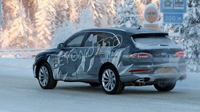 疑似宾利添越加长版谍照曝光，售价或超300万，预计明年上市