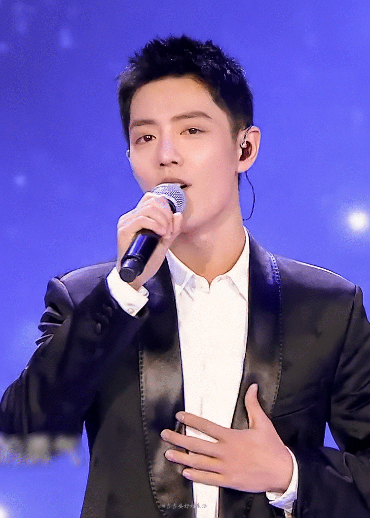 肖战这套图我真的存了好多次