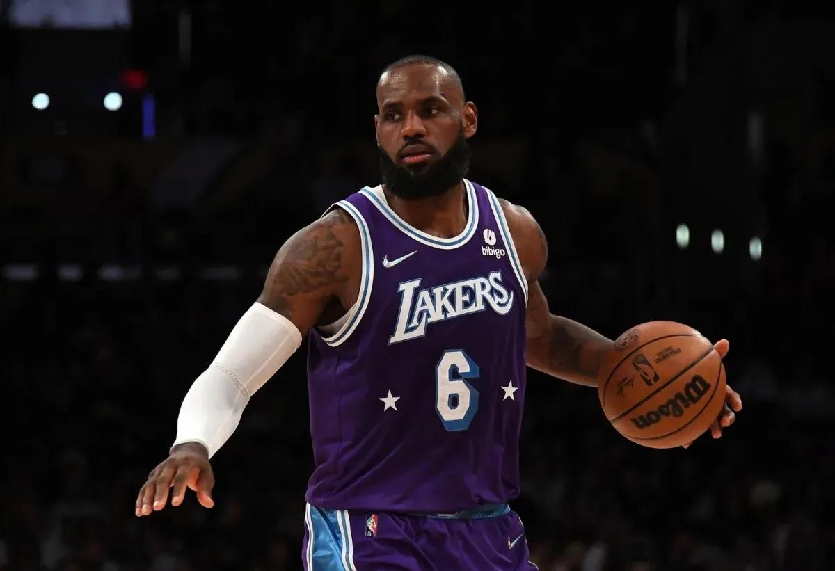 nba球员为什么薪水高(美媒列出2022-23赛季年薪最高的20名球员，哪些会是高薪低能球员)