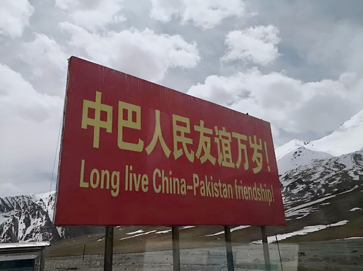 中国这道边境线,对邻国不设任何防线,两国士兵没事就串门蹭饭