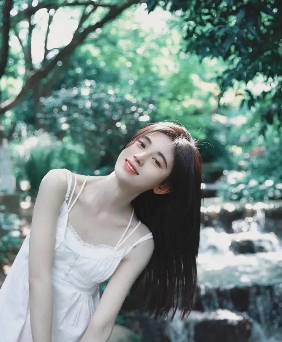 “清新治愈”，10位女星的夏日美裙，谁最深得你心？