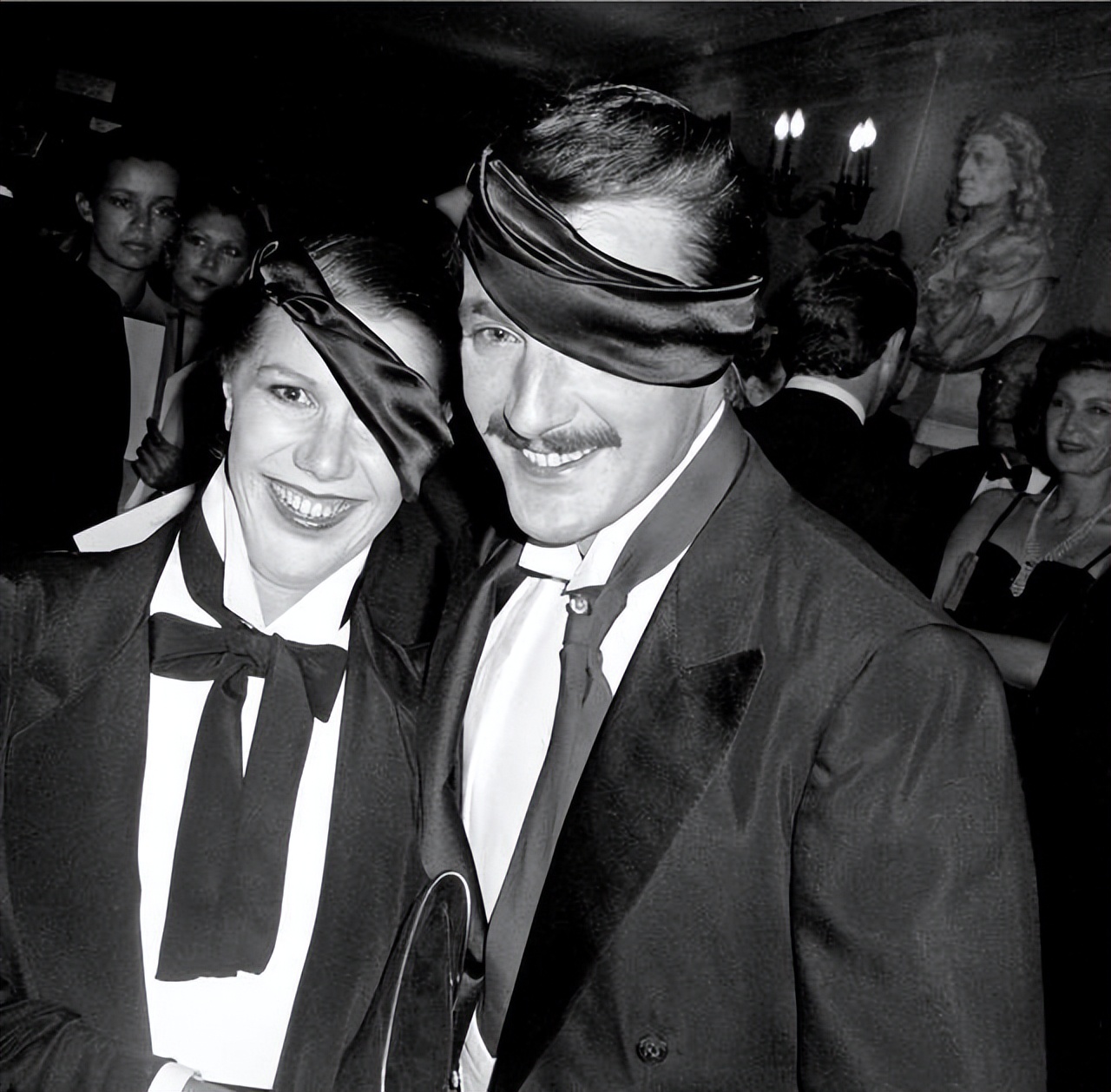 老佛爷和圣罗兰：年少成名亦敌亦友，却因同一个花美男陷入三角恋