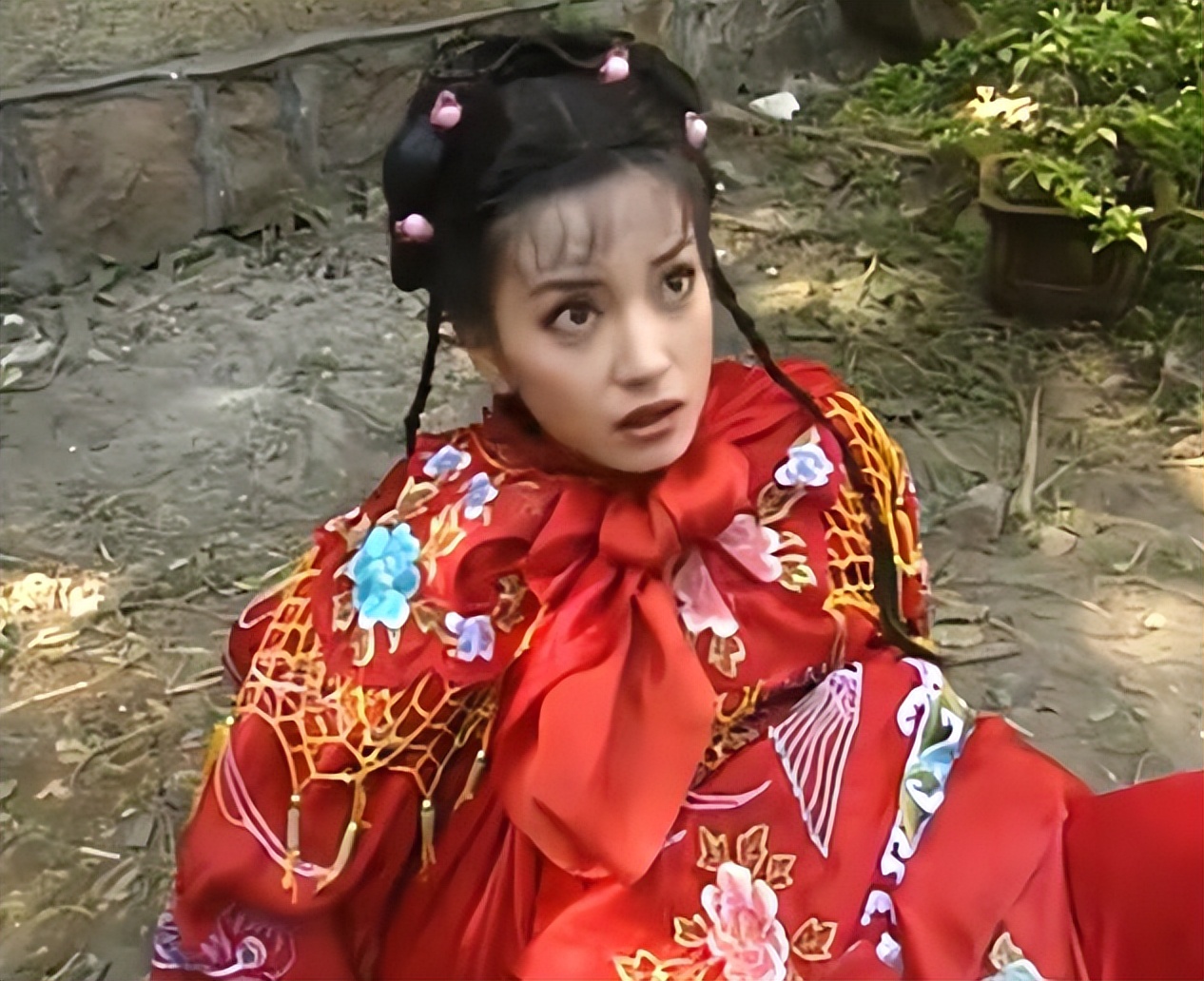 还珠：紫薇承诺小燕子女儿当儿媳，为何永琪假死后，紫薇反悔？