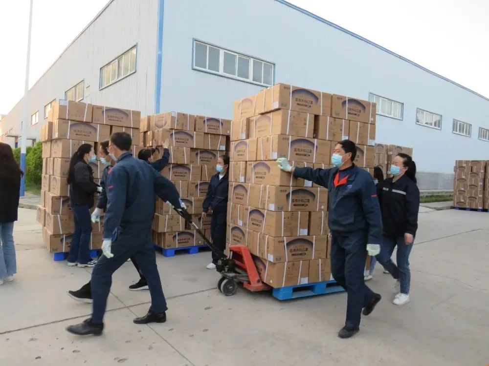 甘肃蓝康紧急组织装运防疫物资运往上海