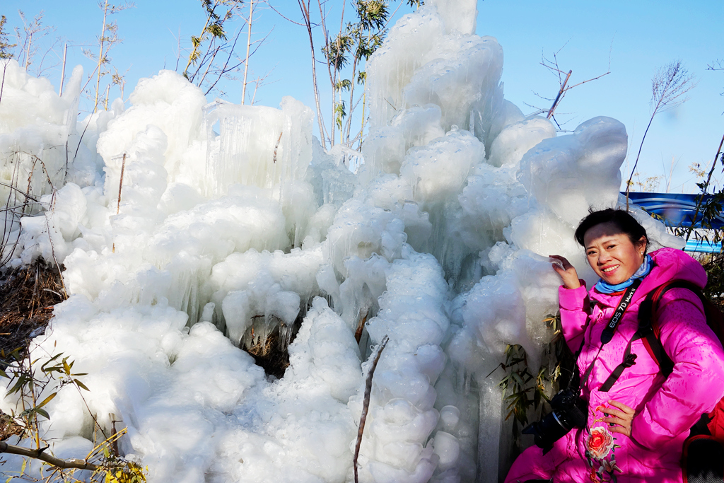 七彩峡谷冰雪节