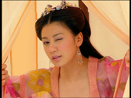 赵雅芝、高圆圆、贾静雯、余男、林青霞，同是红裙，韵味各不相同