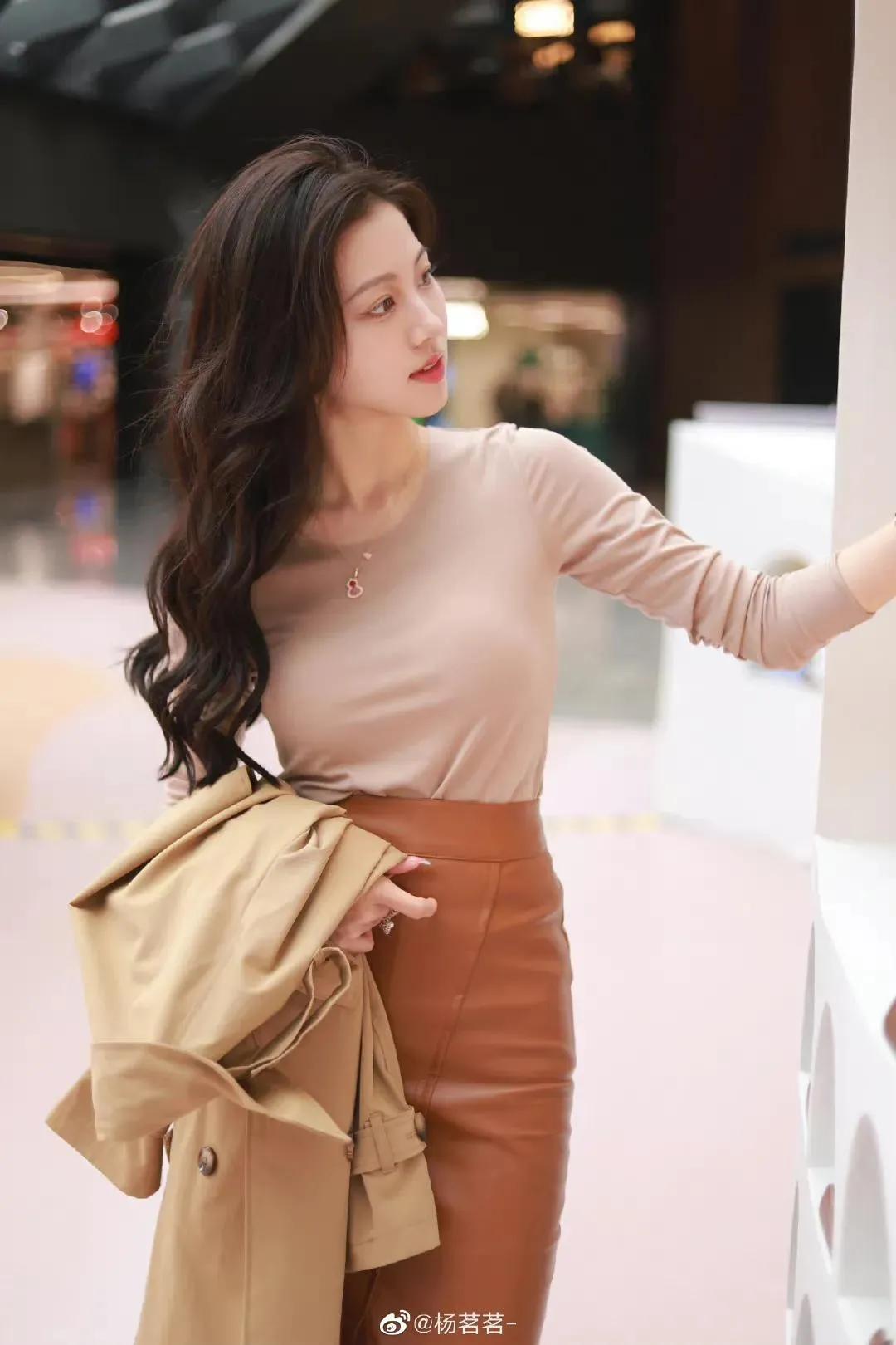 央视世界杯杨茗茗音乐(央视主持人杨茗茗,足球宝贝)