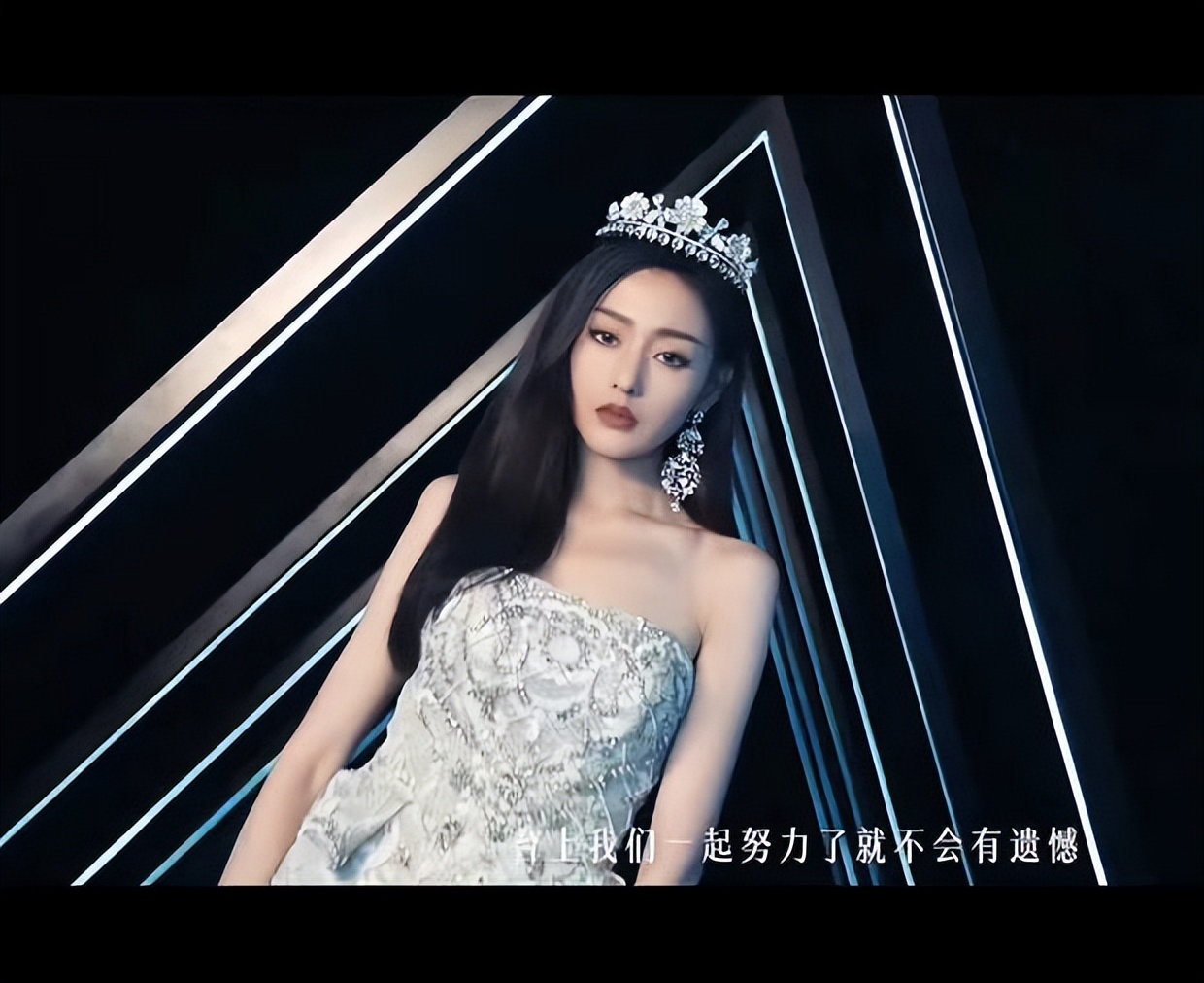 《浪姐3》未来感视频 王心凌发型减龄阿娇长裙绰约