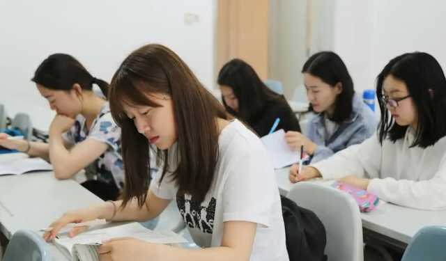 2022考研复试线正式敲定，清华大学上涨幅度较大，最高380分