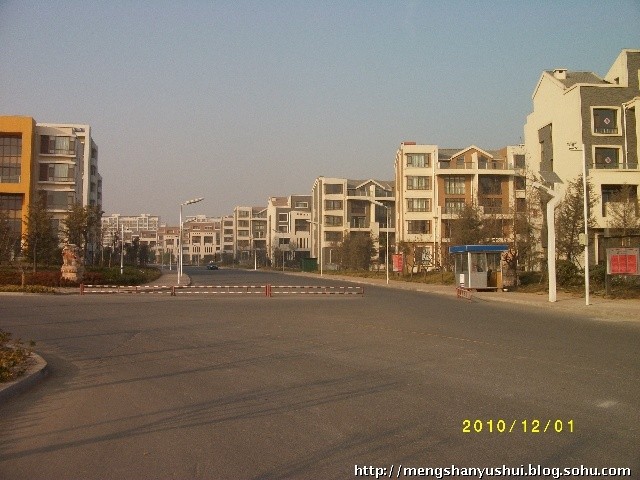 14年前他背“疯娘”求学，拒绝55万年薪，如今改变千名学子命运