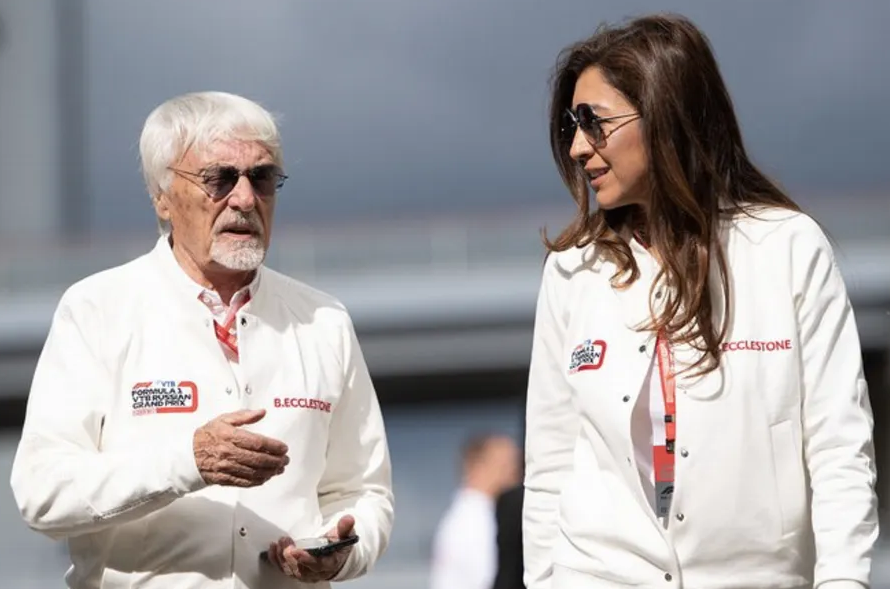 英国“矮子富豪”：身高1米59，82岁娶超模，90岁喜提长子