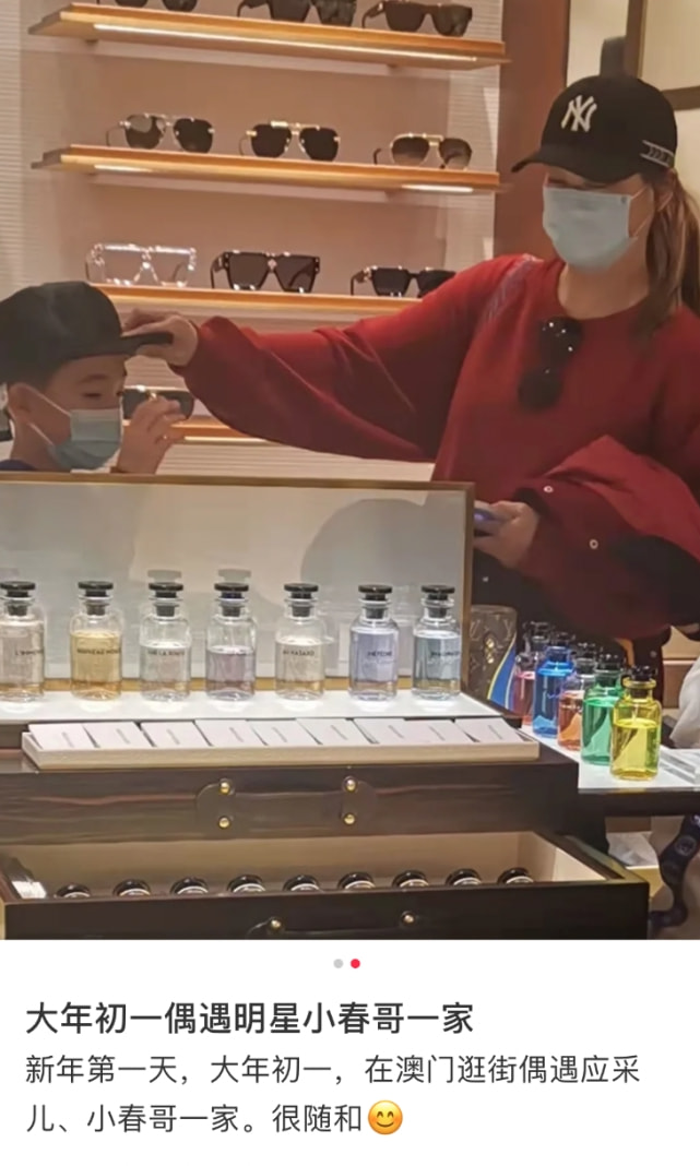 应采儿一家过年逛街，Jasper长高不少，陈小春发现被拍不生气