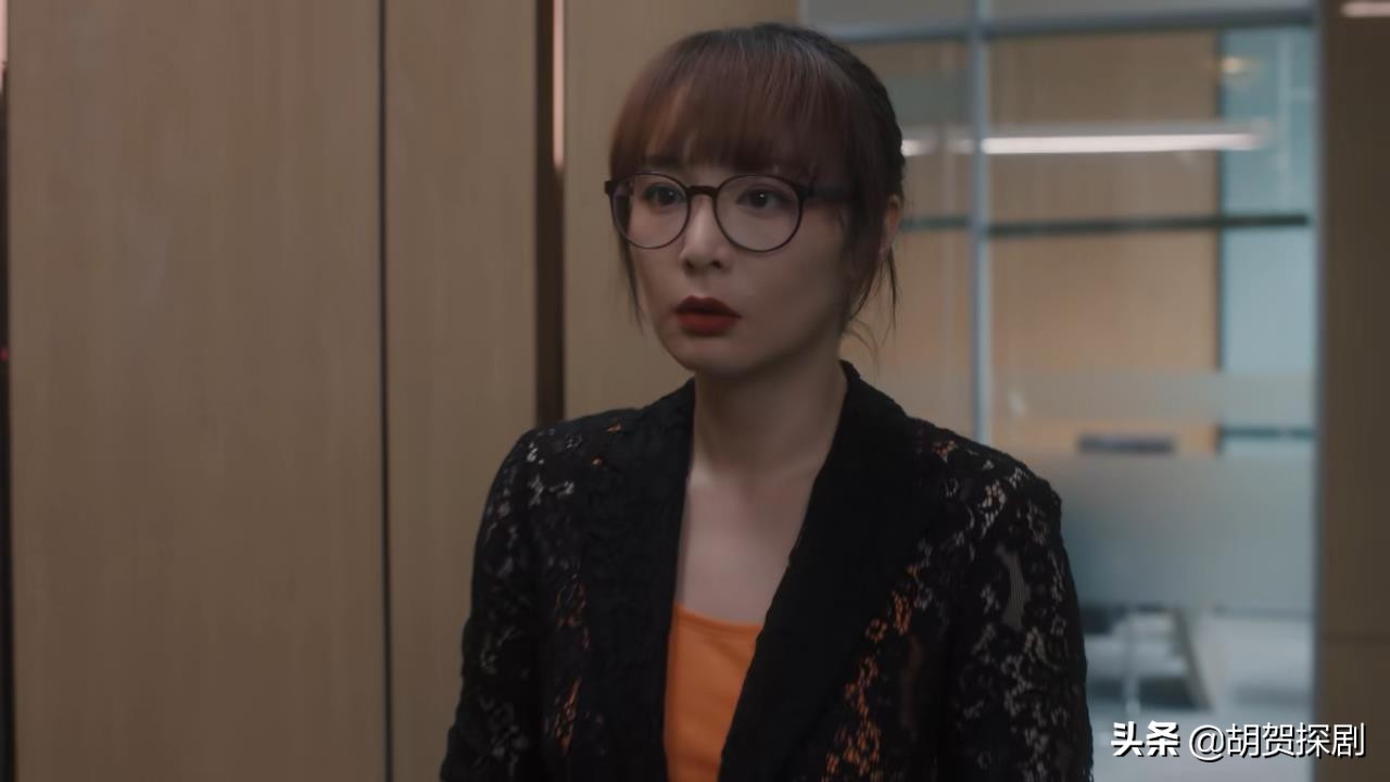 二刷《理想之城》：才懂30岁吴红玫爱上60岁赵显坤，是最狠的算计