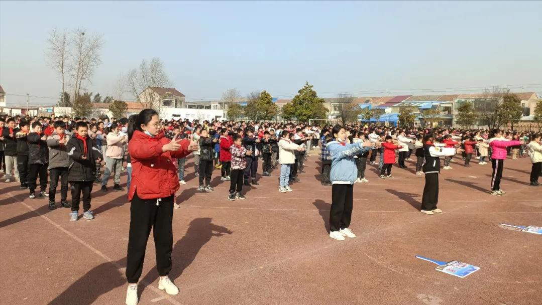 漣水縣義興中心小學開展首屆心育節(jié)(圖20) 漣水縣義興中心小學開展首屆心育節(jié)(圖20)