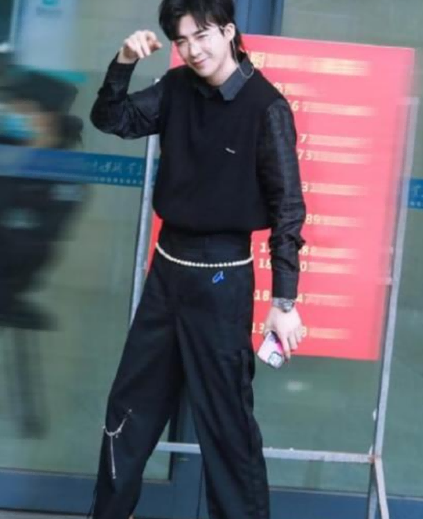 身高超185的10位男星，个个“鹤立鸡群”，不用自欺欺人谎报身高