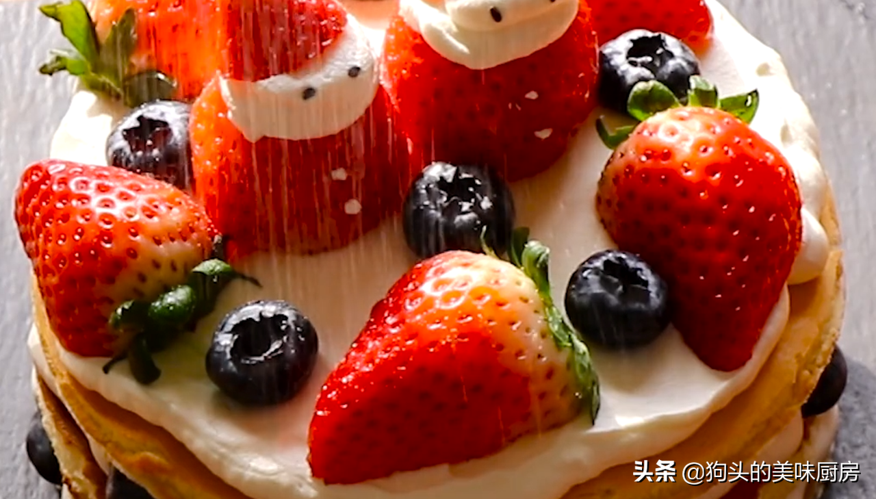 圣诞吃蛋糕，不用烤箱也能做，方法简单，孩子爱不释手，一看就会