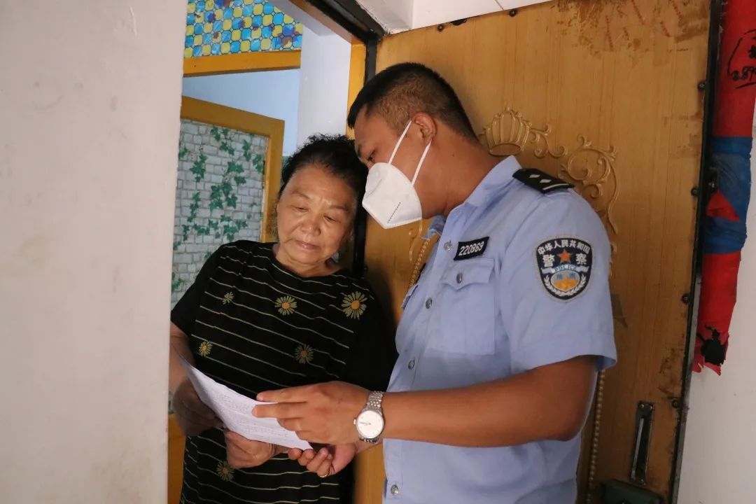 辉南县人民法院深入泰安社区开展“文明创城”宣传活动