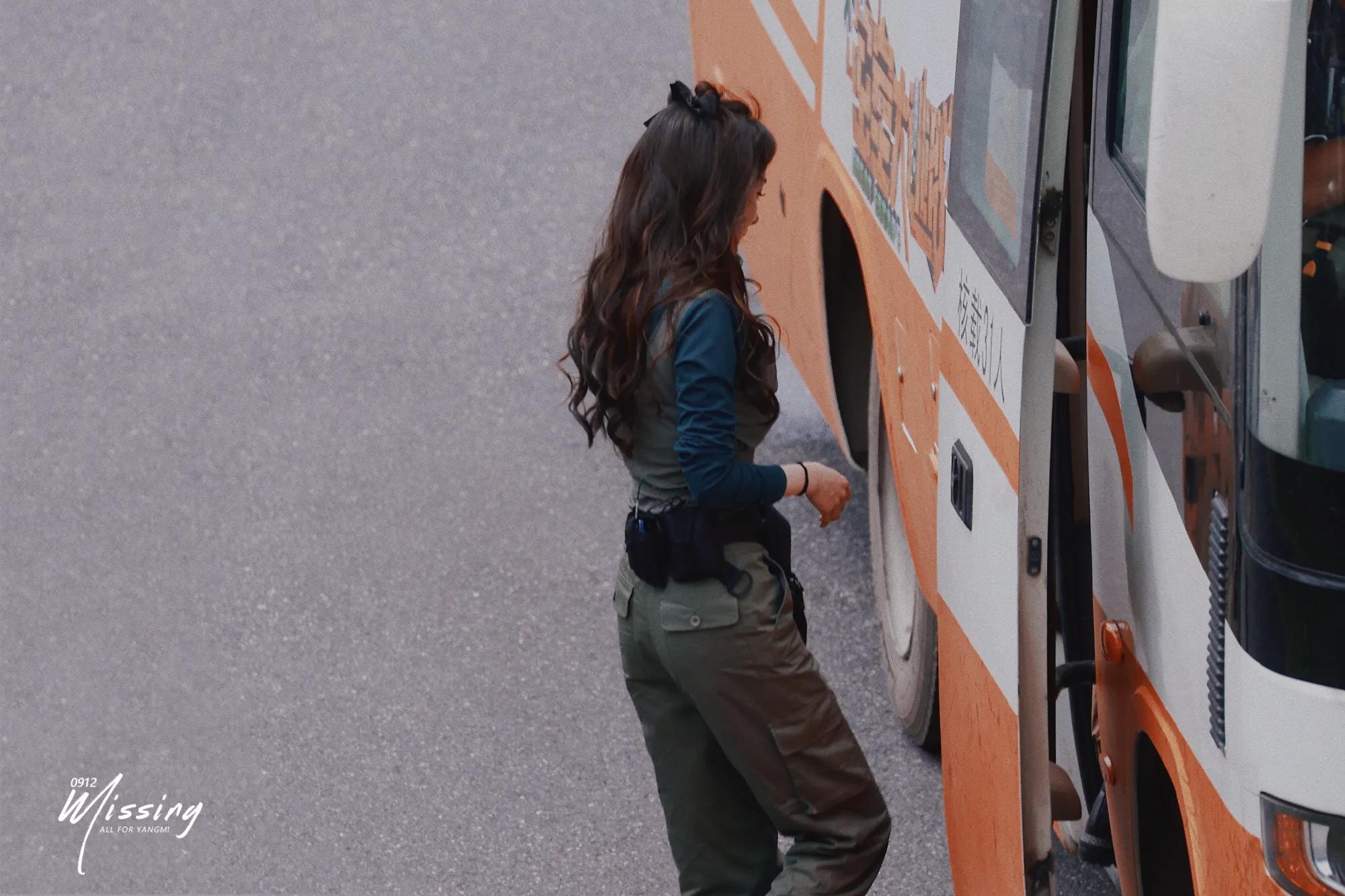 美女明星 杨幂飒爽英姿帅极了