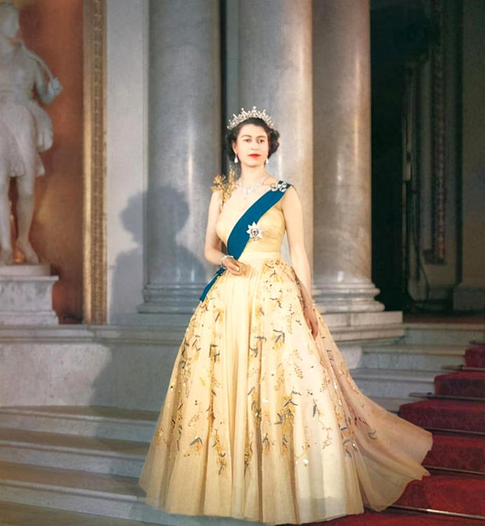 伊丽莎白二世的穿搭，堪称时尚界的天花板，处处流露着优雅与高级