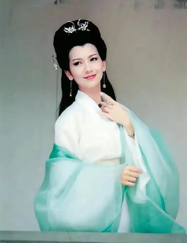 你说，人怎能长得这么好看？