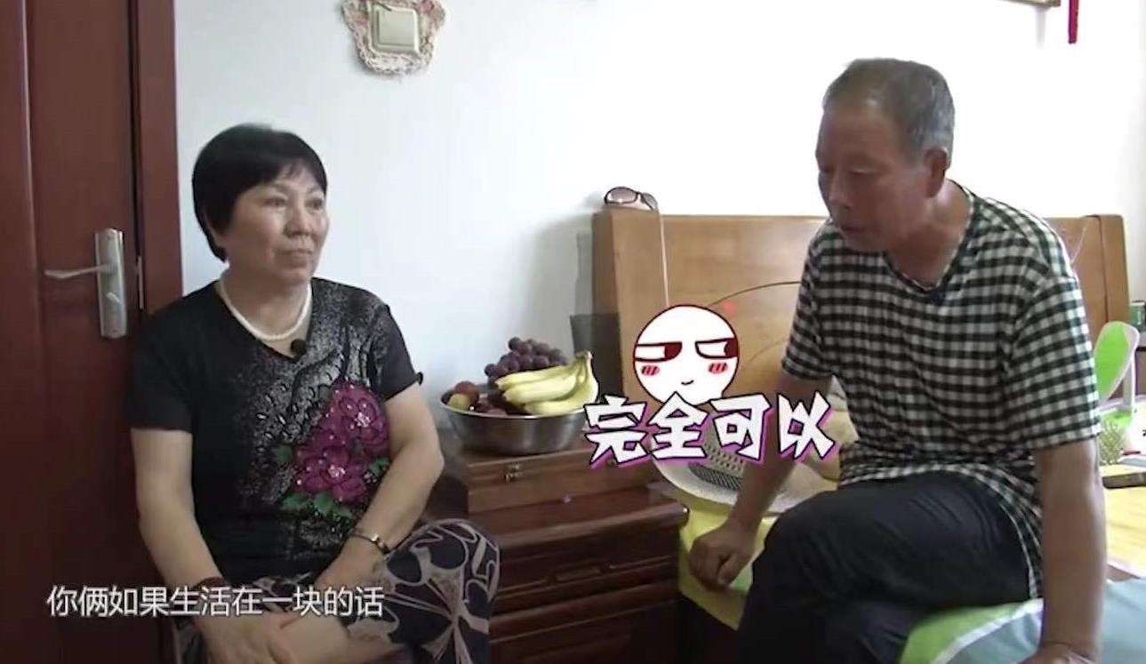 大妈欠下4万外债，想找个老伴儿帮忙还钱，大爷的话让她转身离开