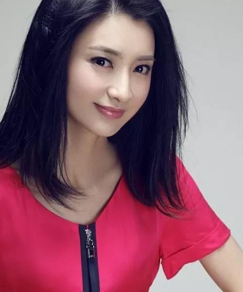 斓曦：清纯唯美，温婉可人，气质独特