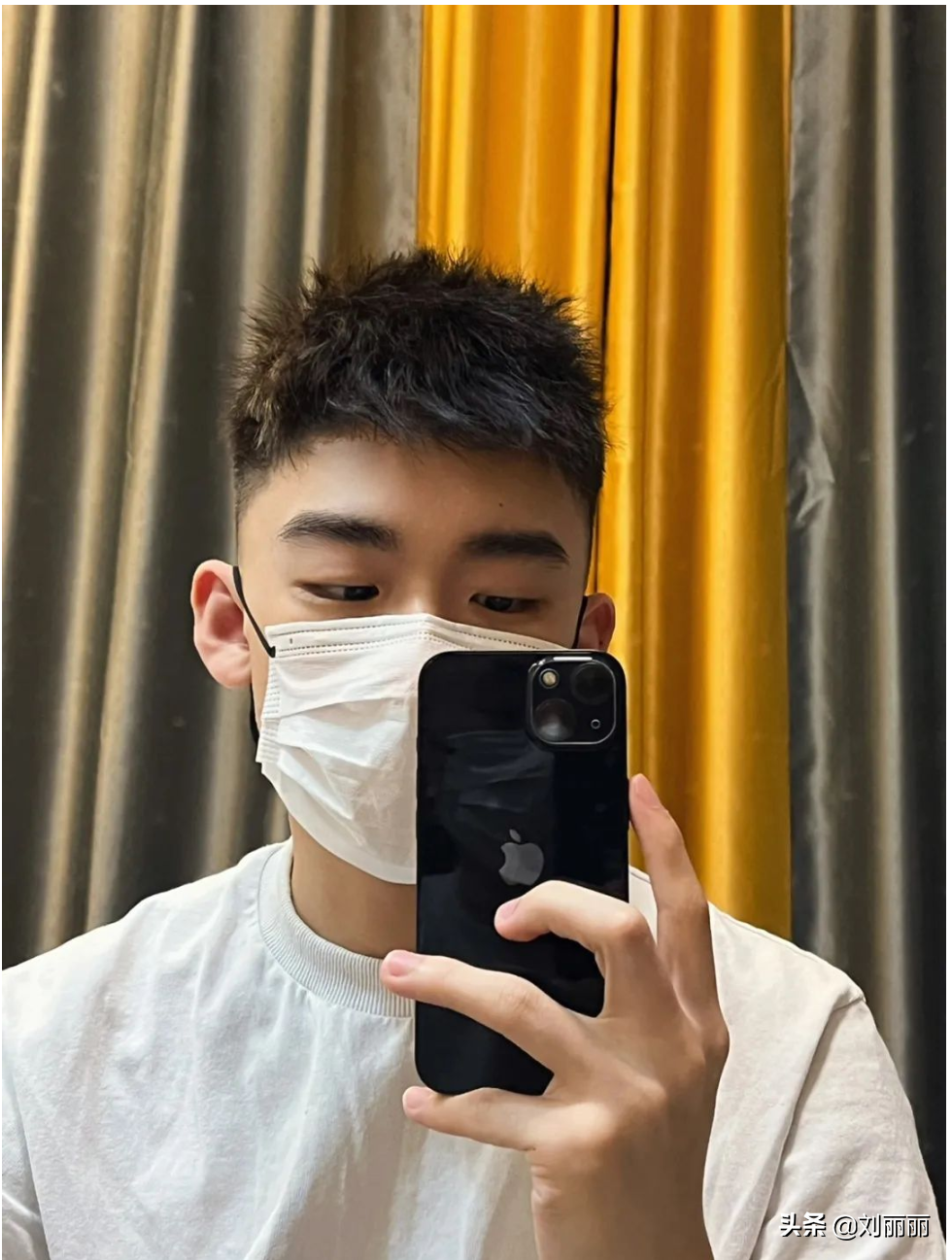 寸头分头精神时尚,潮流染发很吸引眼球