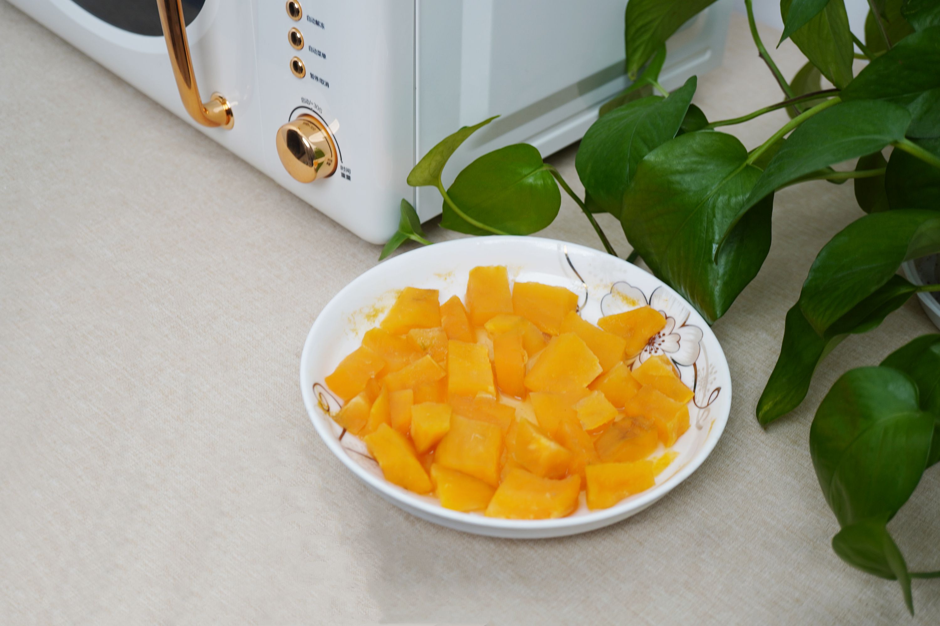 除了用来热菜热饭，现在的微波炉还能做这么多你知道吗？