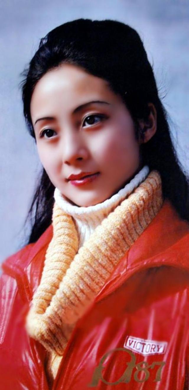 和陈红齐名的古典美人，曾被誉为“最美西施”，早早隐退销声匿迹