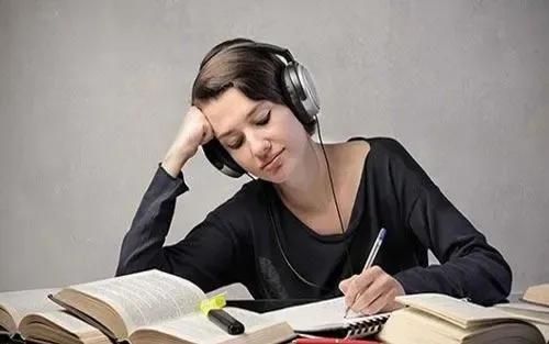 想提高英語聽力，這些經驗很重要，無論你是中學生還是大學生