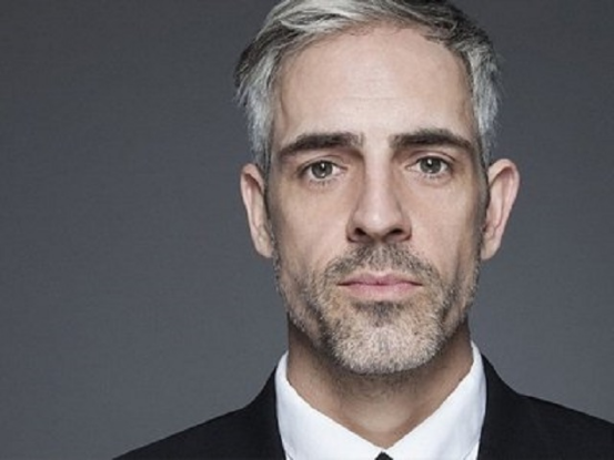 为何白头发会越长越多？不要觉得自己老了，或许是缺少这3种营养