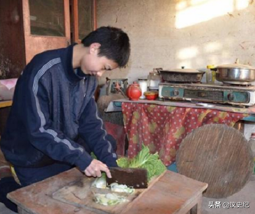 17年河北理科状元744分考上清华，校长亲自拜访，推门后直接泪目