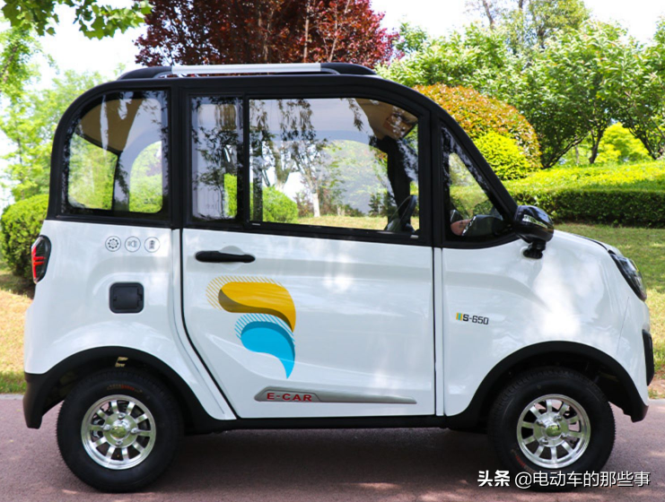 这2款低速四轮电动车，油电两用，7900元起，适合65岁以上老年人