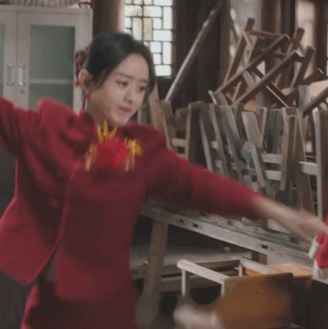 赵丽颖的《幸福到万家》大火也首先把陋俗“婚闹”推到了大众眼前