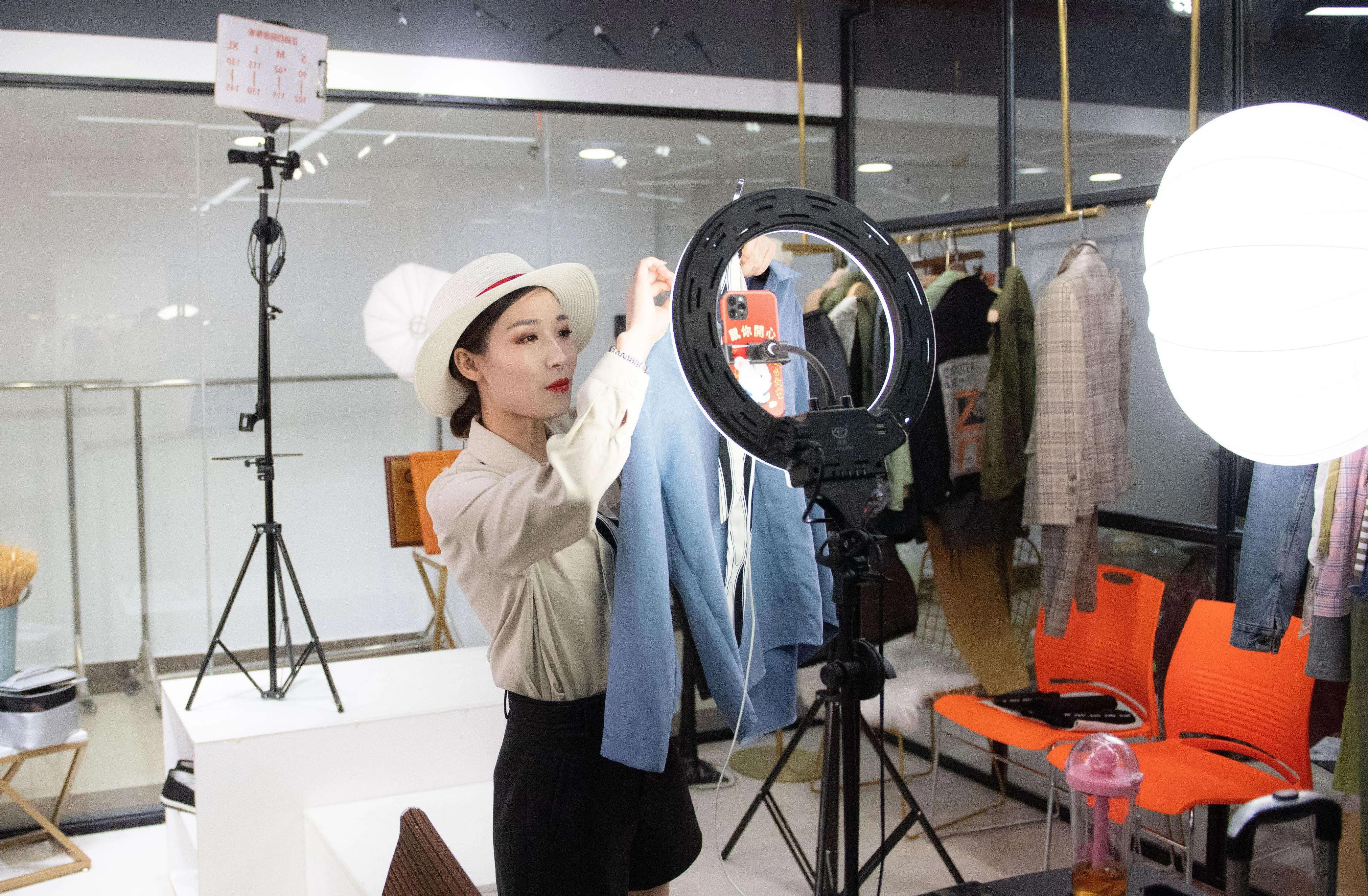 一个新手做淘宝直播的方法，个人淘宝直播卖货操作流程