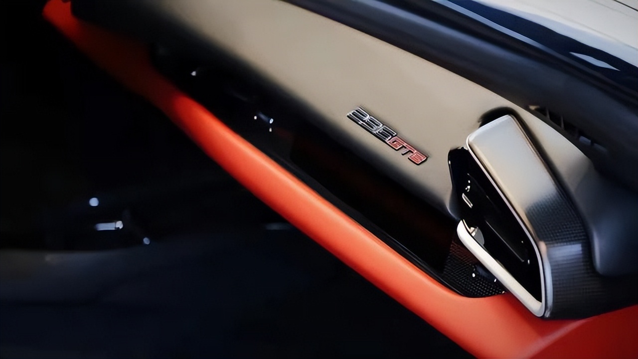 法拉利296 GTB开启全新V6时代 诠释“驾趣·新玩「法」”