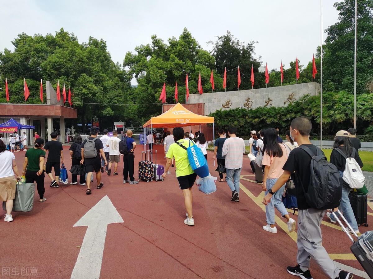 985大学和普通大学的区别大吗，过来人给你讲讲