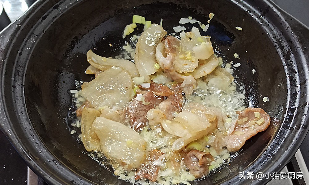 用蒜蓉粉丝蒸煲生蚝，3斤都不够吃，鲜嫩多汁入口那一刻太过瘾了