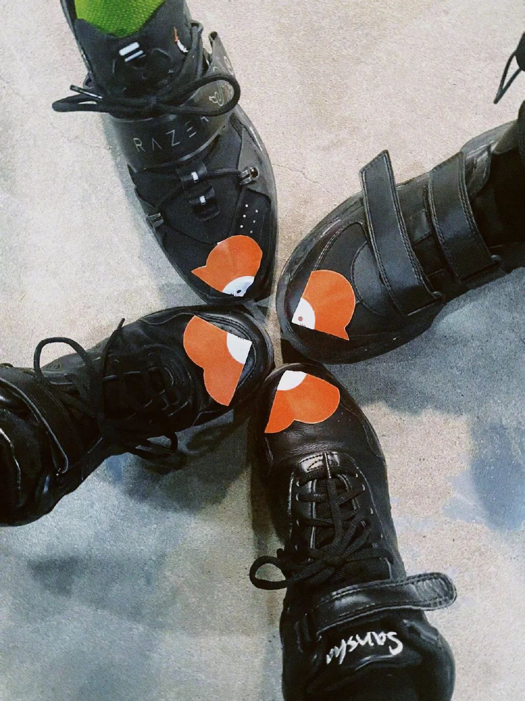 《乘风破浪》太卷了：蔡卓妍11厘米内增高，王心凌马丁靴1万4