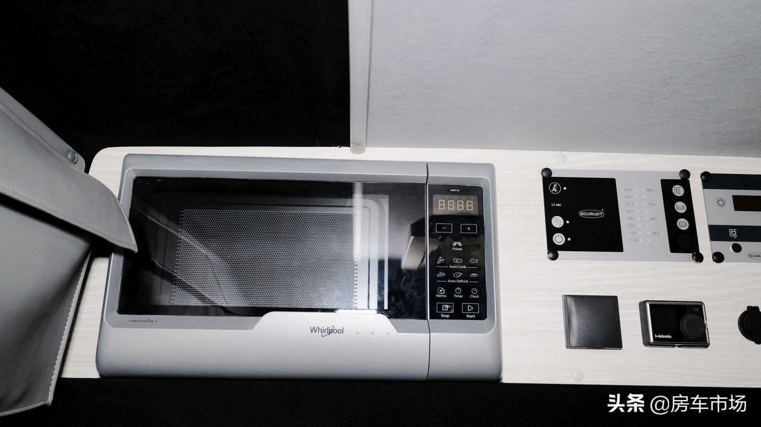 军用级奔驰大G改装房车，四驱带锁抗寒耐热，有人用它环球旅行