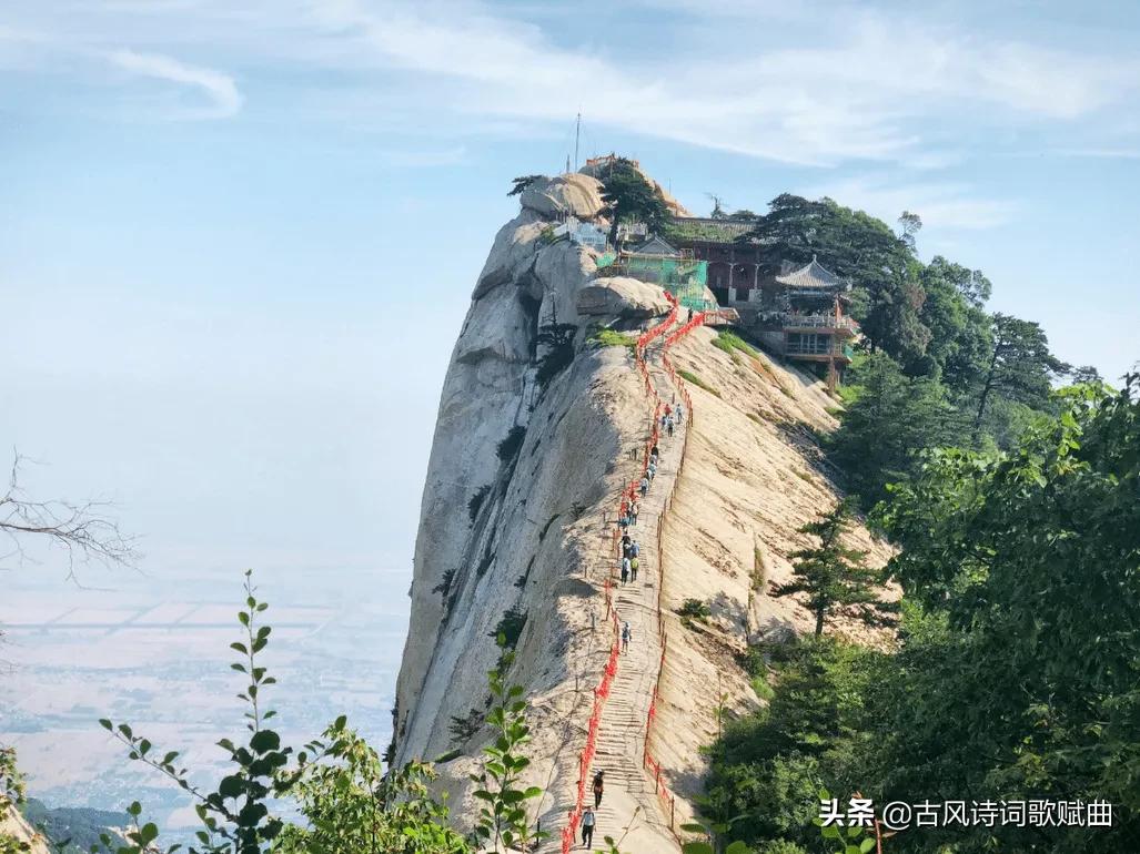 100首描写华夏名山的古诗词，每一首写尽了祖国的大好河山